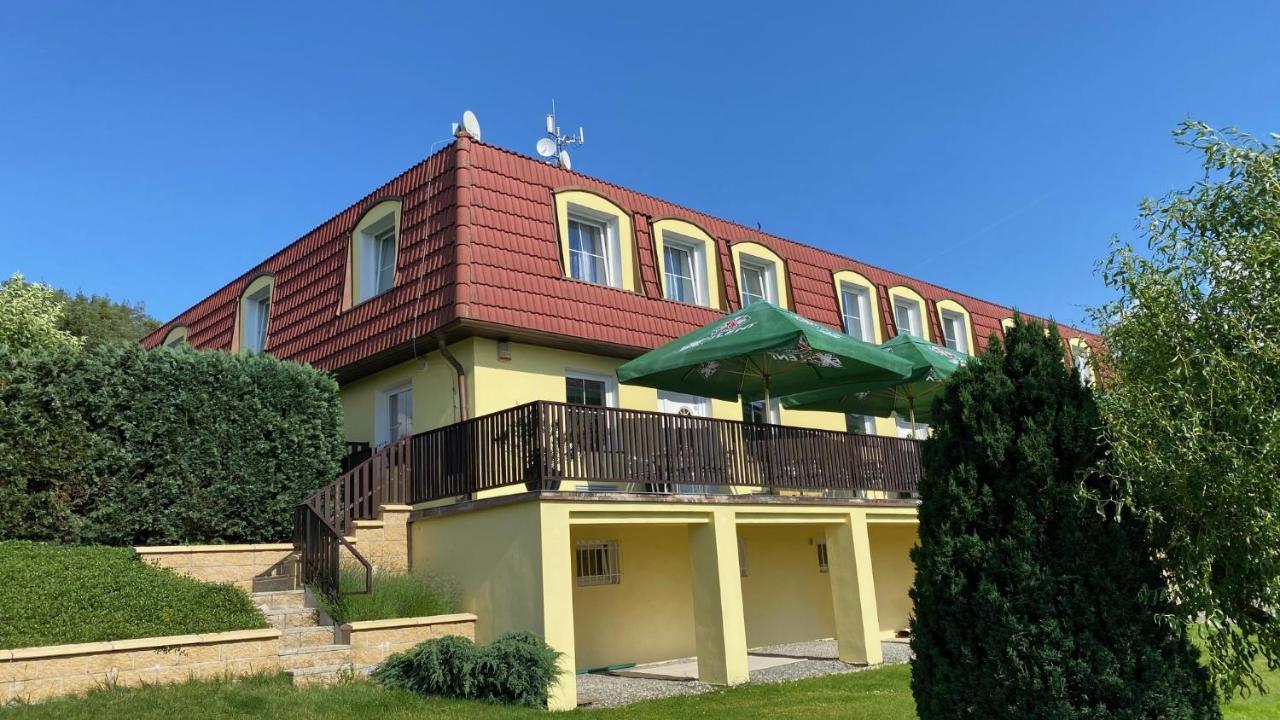Penzion Kamejk Kamyk nad Vltavou Bagian luar foto